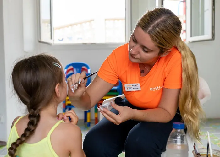 Seth Mestral & Llebeig מלון דירות 4*