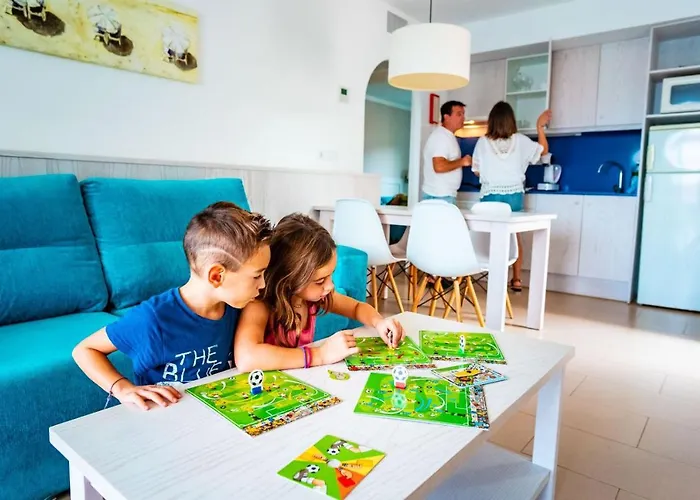 Seth Mestral & Llebeig מלון דירות 4*